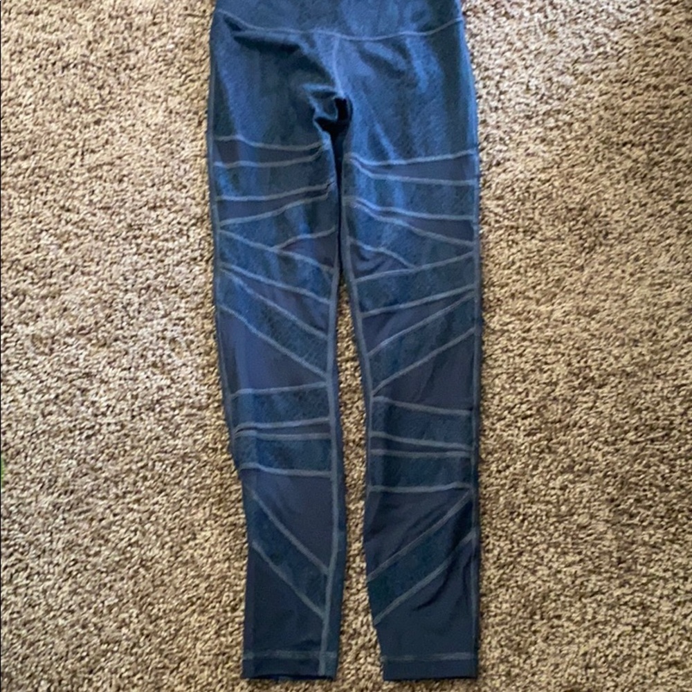 Size 4 Wunder Under Tech Mesh Lululemon pants